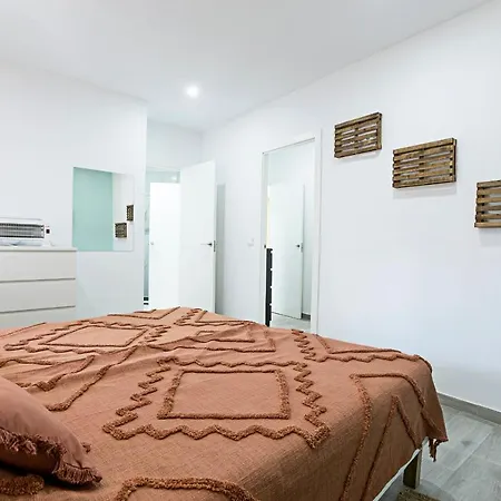 Apartamento Amazing 2Bdr House W/ Patio & Free Parking Labruge