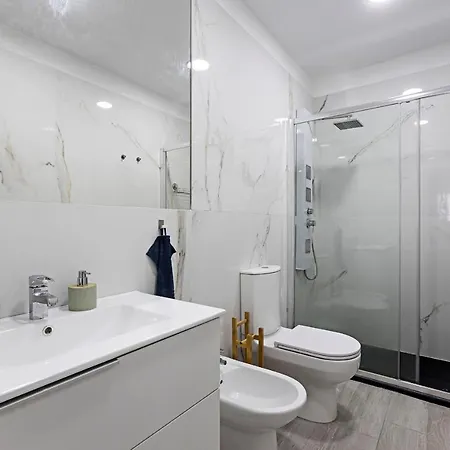 Apartamento Amazing 2Bdr House W/ Patio & Free Parking Labruge