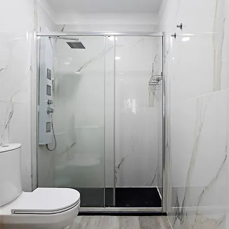 Amazing 2Bdr House W/ Patio & Free Parking Διαμέρισμα Labruge